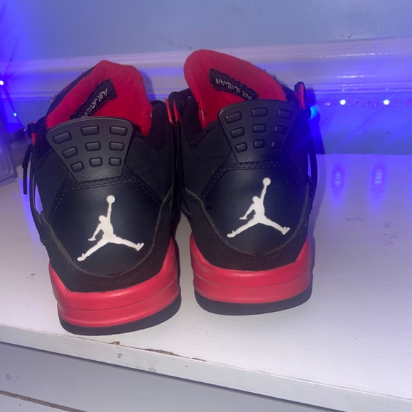 Red thunder Jordan 4s size 7 - Picture 2 of 4